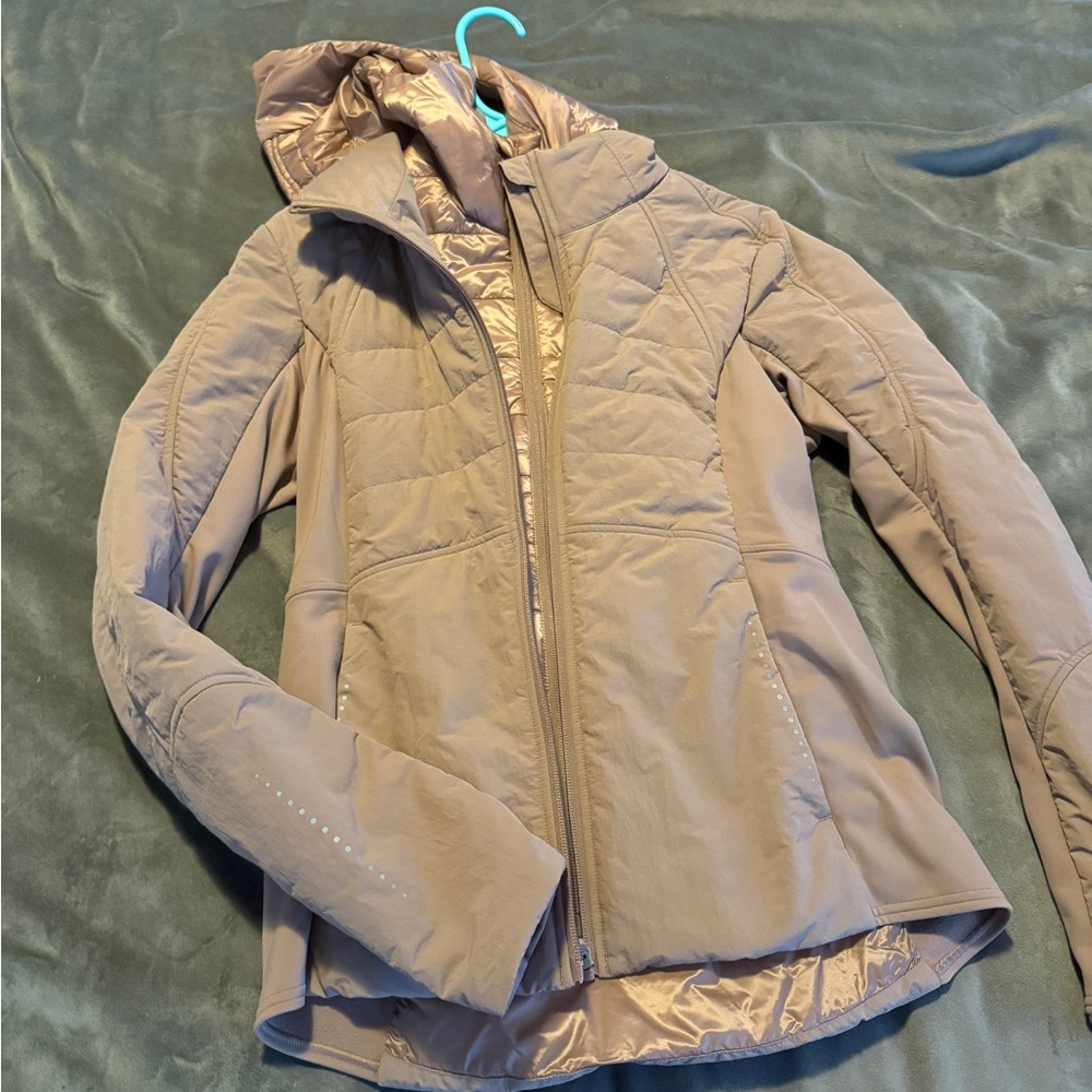 Lululemon Twilight rose Another mile jacket size 6.
